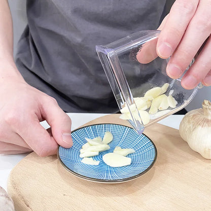 Manual Pressing Garlic